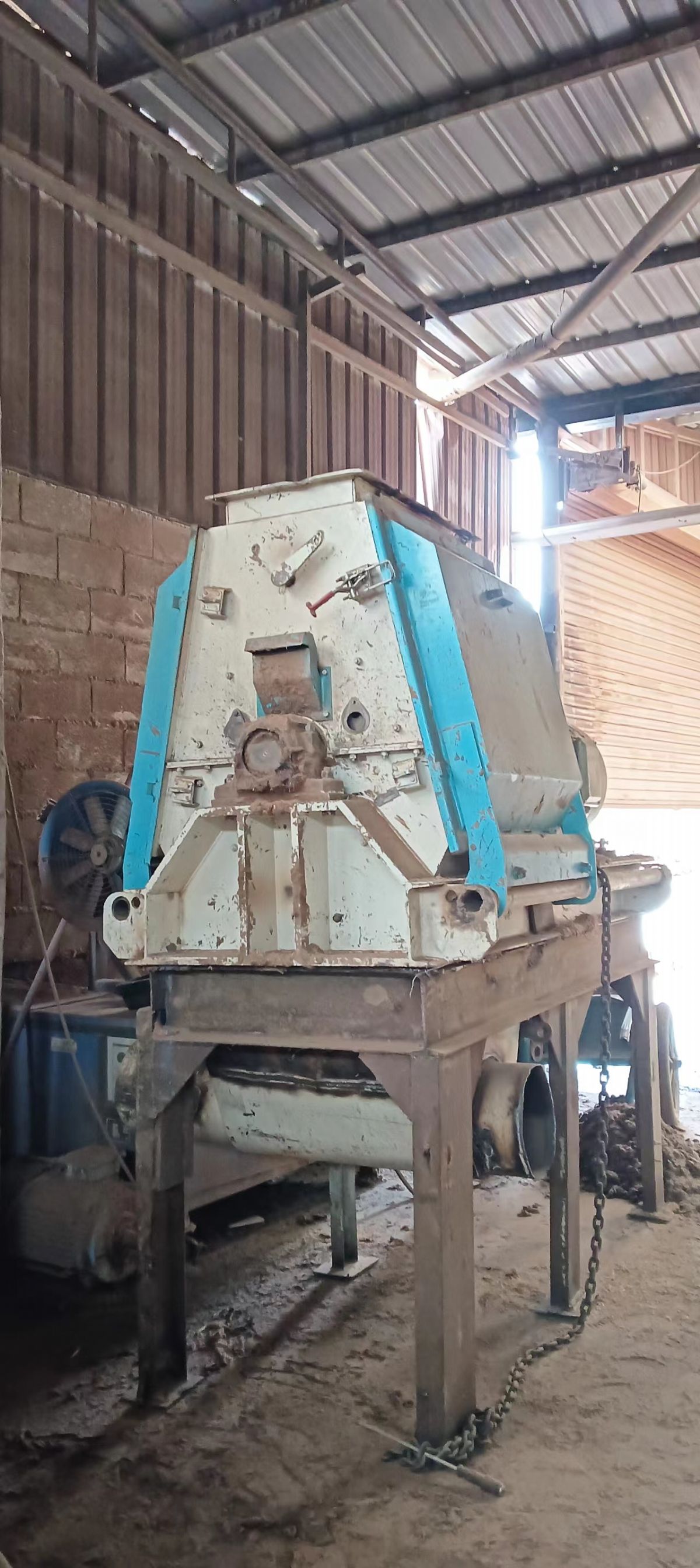 转让90千瓦木材粉碎机-1