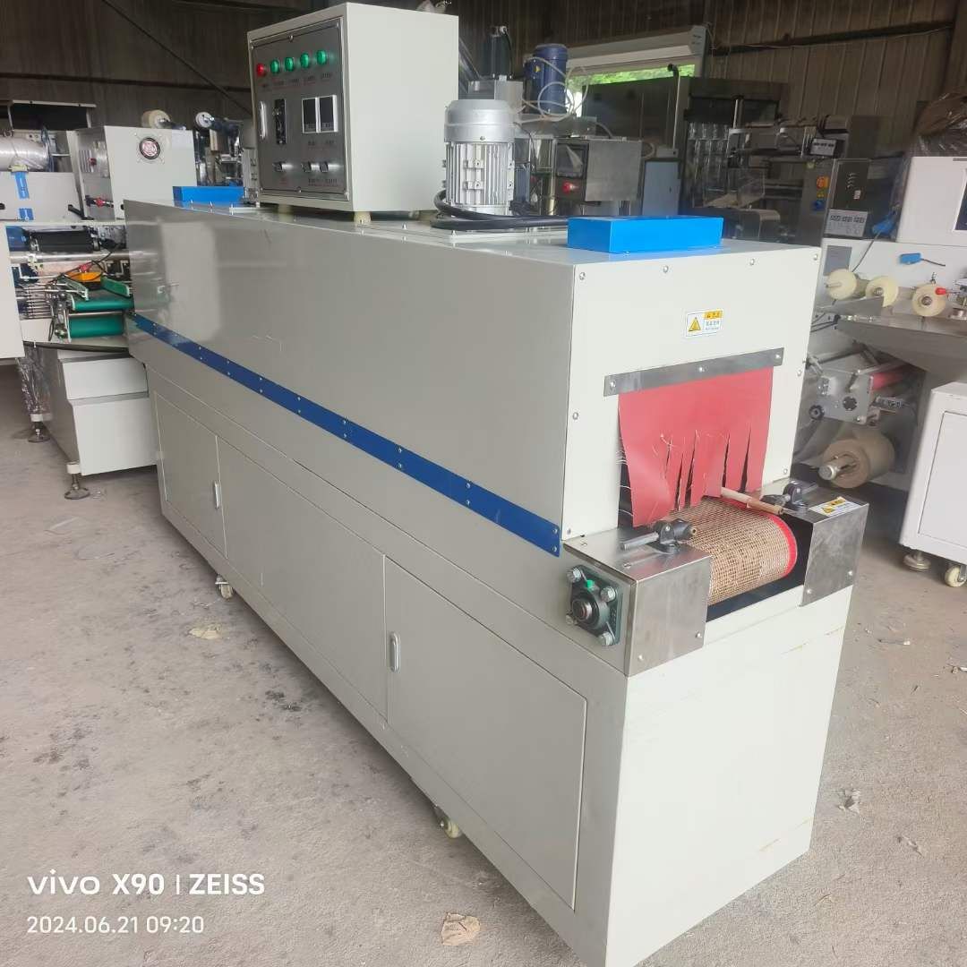 转让一台九成九新590枕式热缩膜自动包装机，全伺服-1