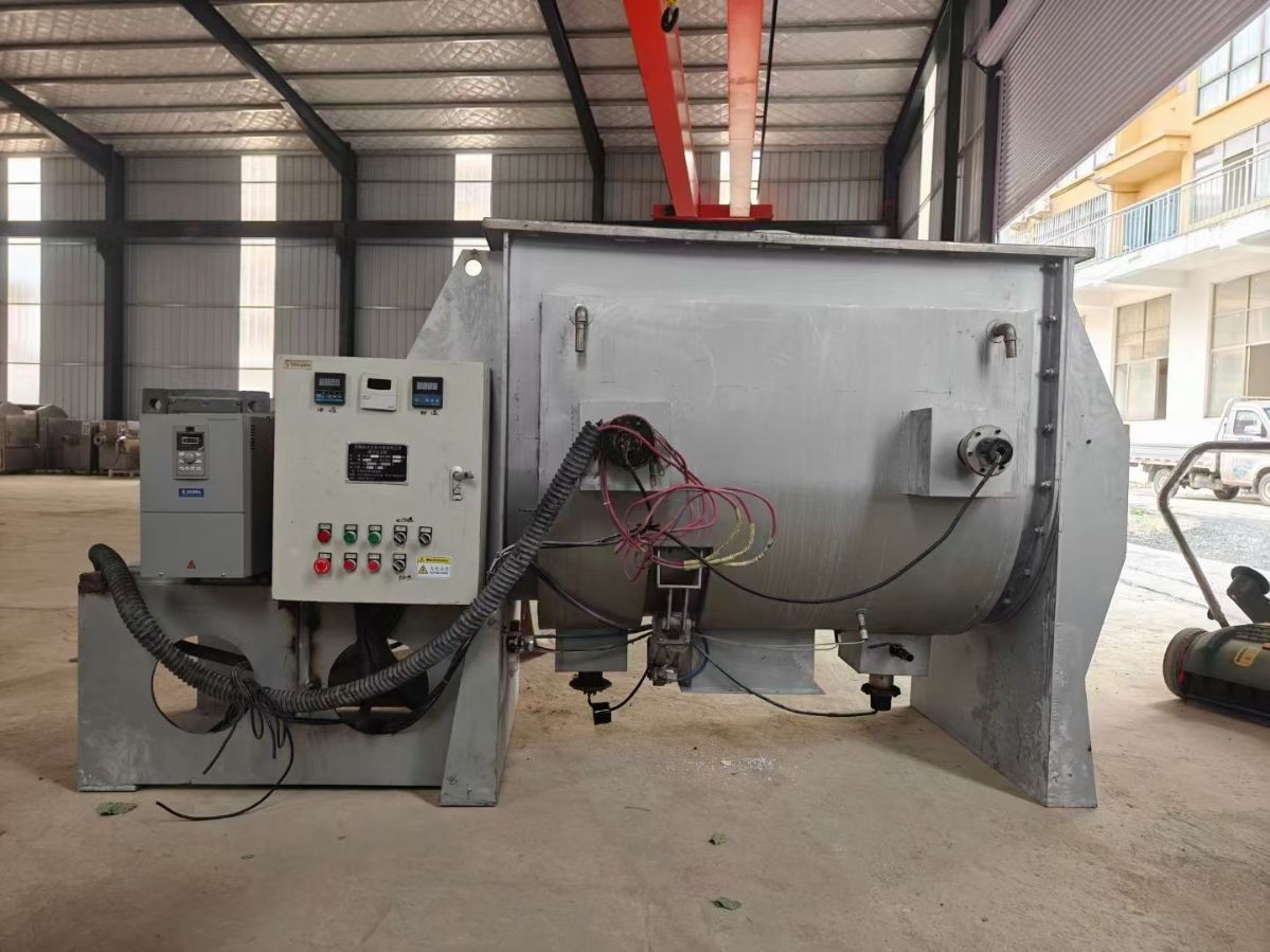 转让九成新螺带混合机一台。-1