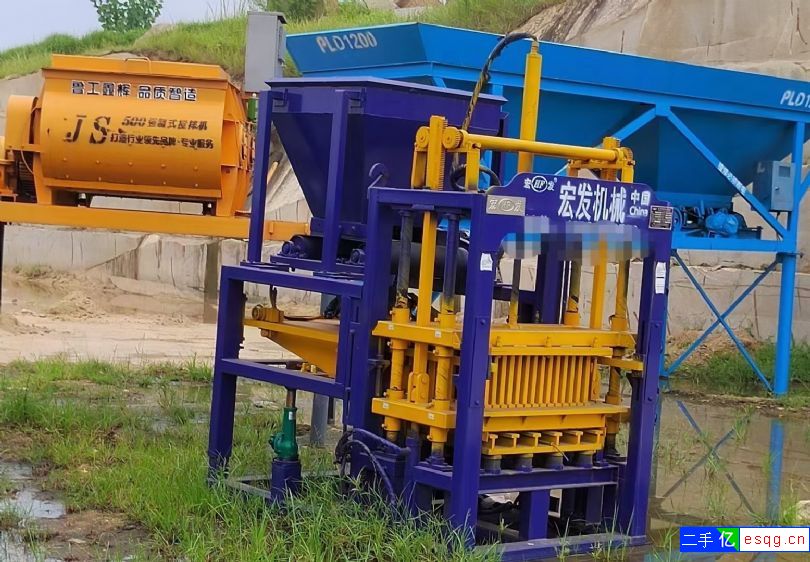 宏发4-15全自动水泥砖机，二手砖机-1
