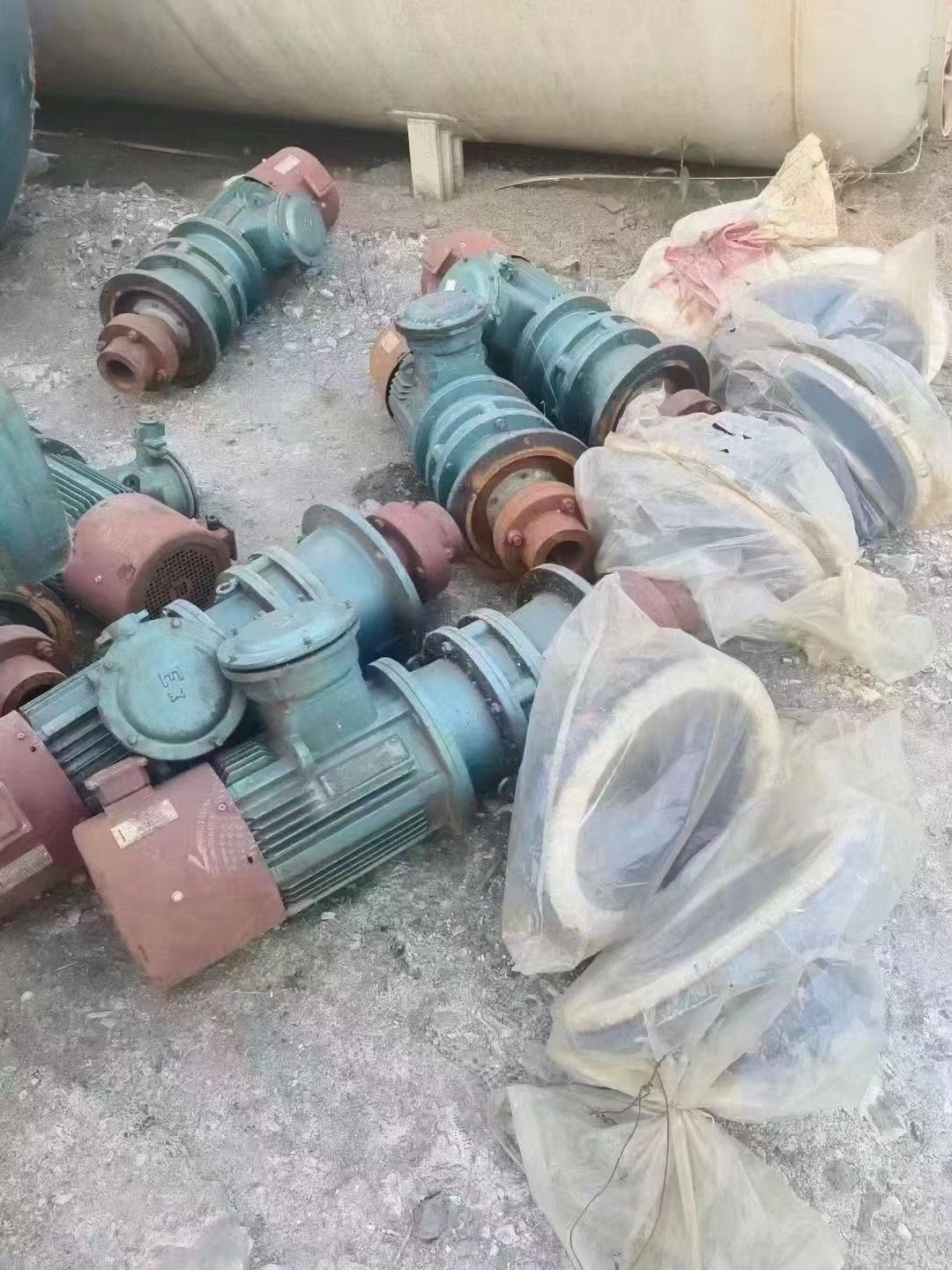 转让9成新二手反应釜数台！-2