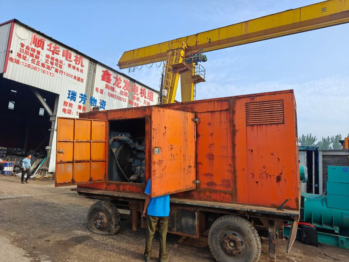 出售原装宝马400千瓦发电机组，使用700小时-2