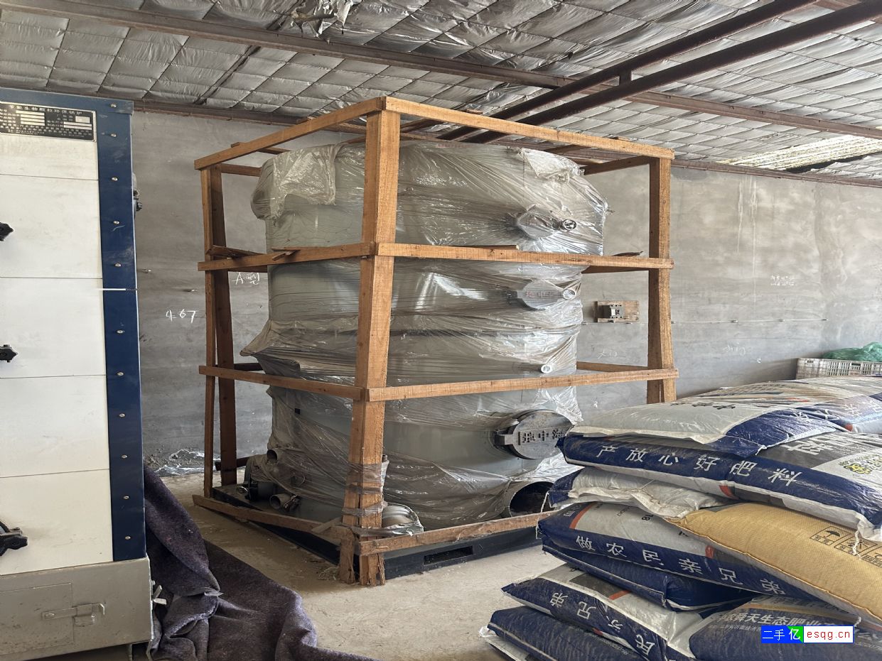 出售全新库存地中海大品牌一次未使用燃煤热水锅炉。1-2