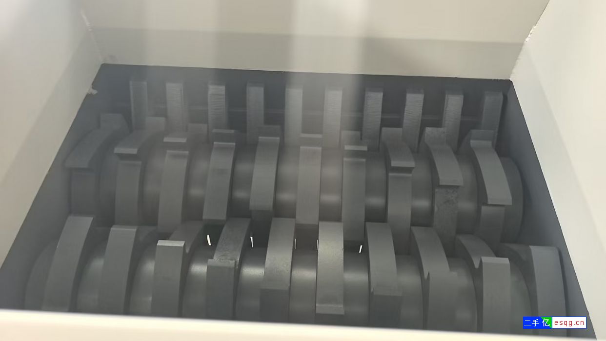 出手新旧800撕碎机-1