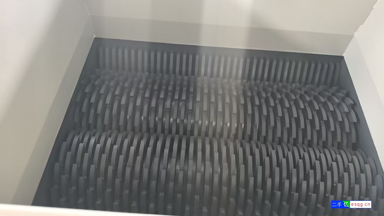 出手新旧800撕碎机-3