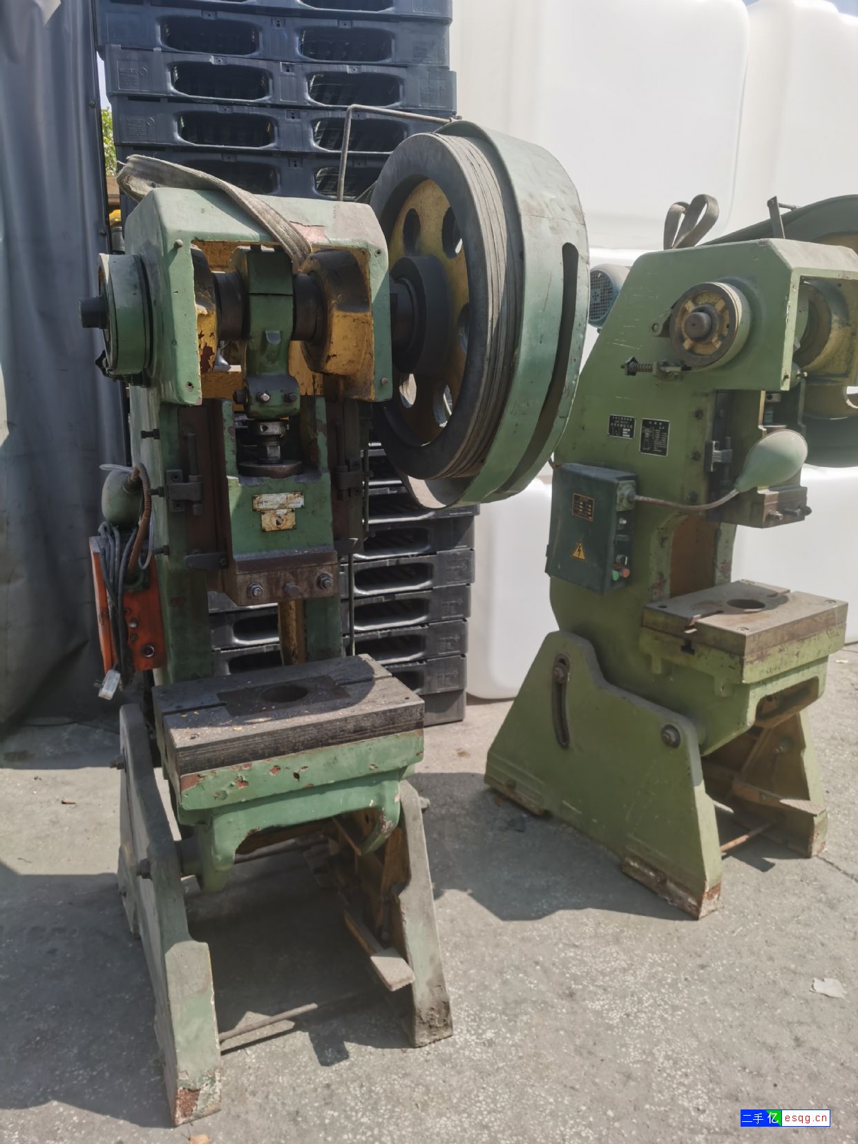 转让16吨冲床两台-1