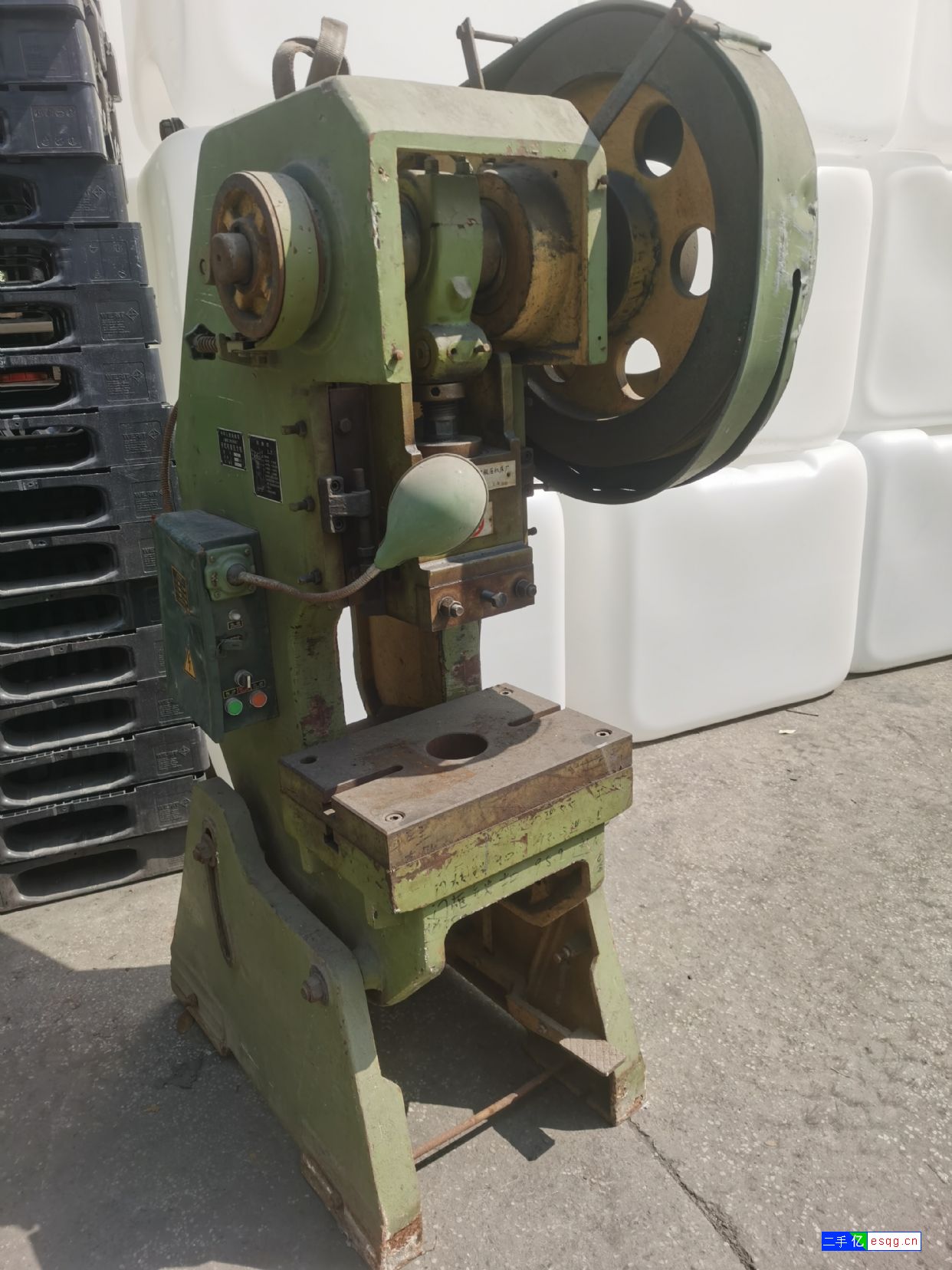 转让16吨冲床两台-2