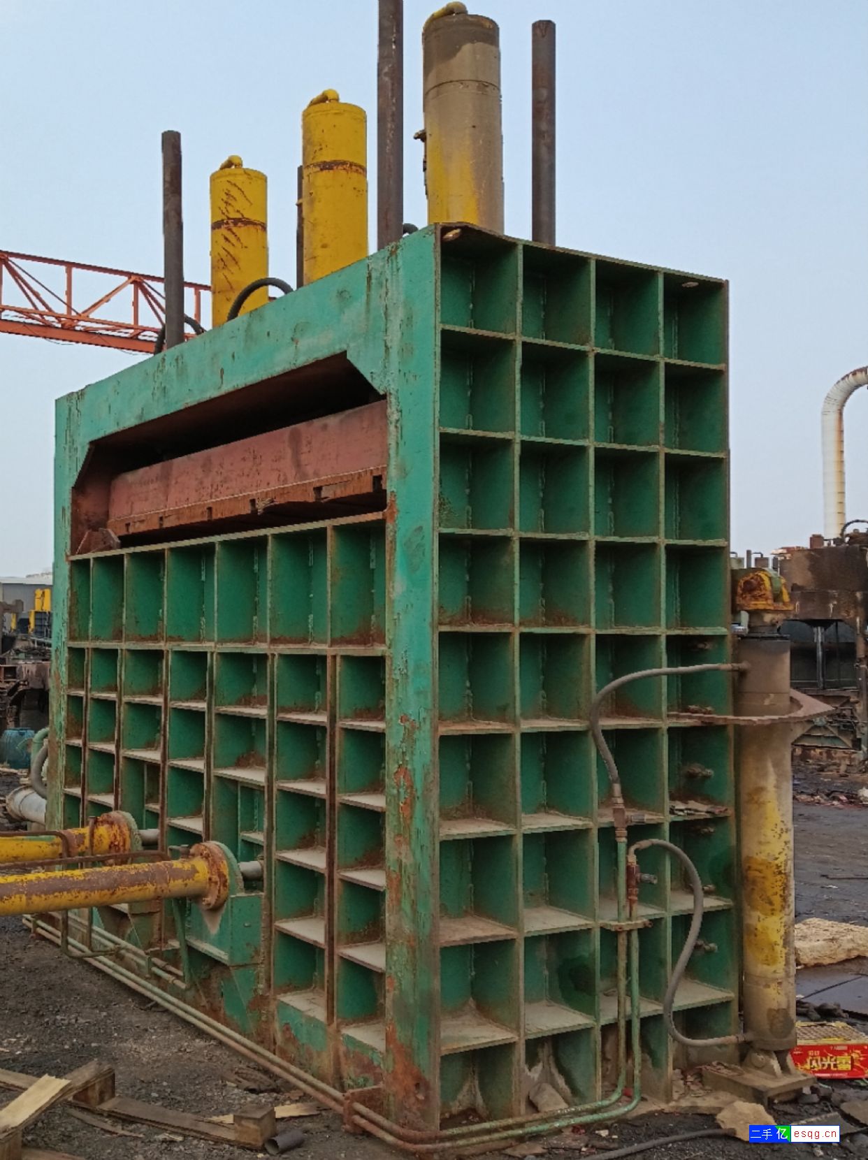 250吨金属压块机-1