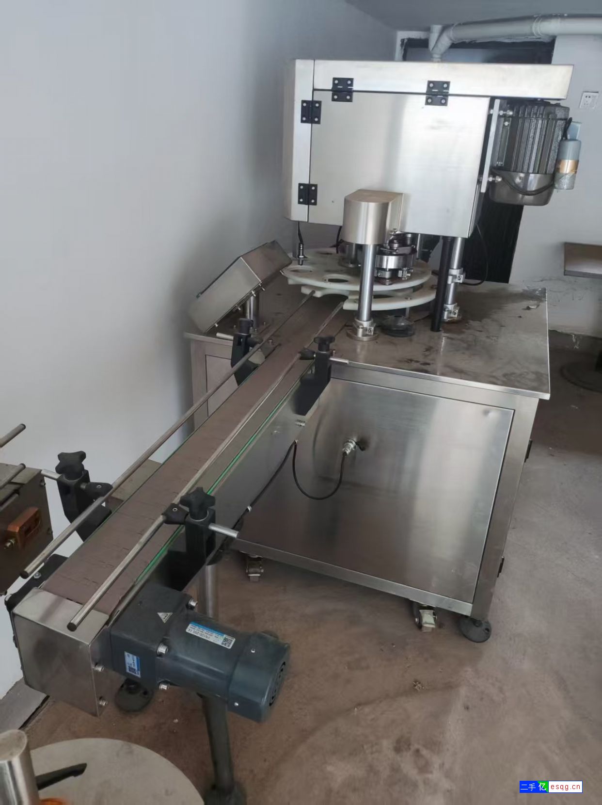 转让9成新全自动罐装封口机和去自动贴标机-1