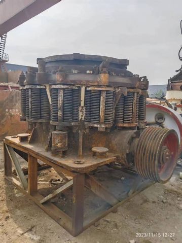 低价出售八成新二手圆锥破碎机S155