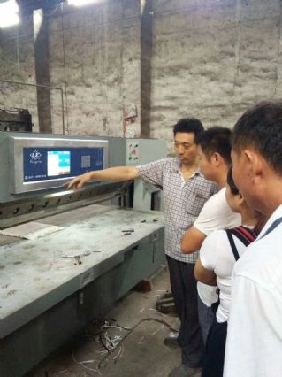 大型非标切纸机磨刀机优惠转让