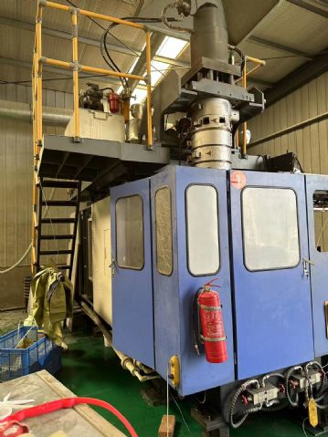 现有4台中空吹塑机出售