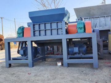 转让二手大型破碎机 二手卧式撕碎机