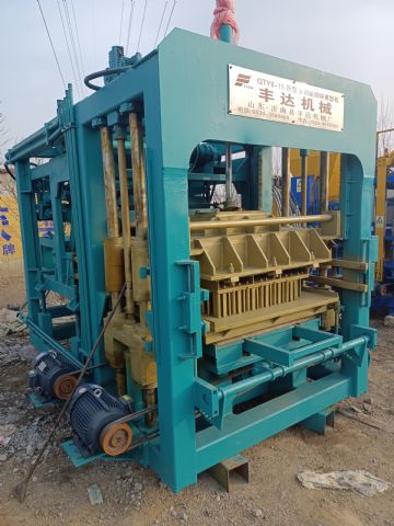 九成新8－15环保砖机一套（水泥免烧）