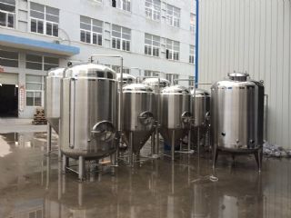 出售二手9成新啤酒发酵罐，转让发酵罐