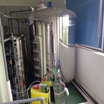 转让9成新二手纯水罐一台，出售储罐