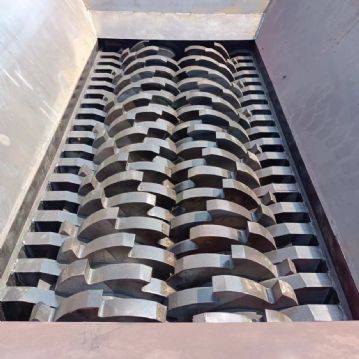 转让一台2000型撕碎机