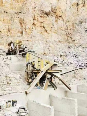 二手半移动免基础时产150吨石子生产线破