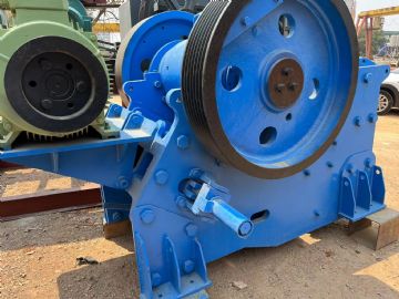 二手精品欧版58颚式破碎机带55kw电机