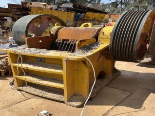 转让9成新二手46鄂式破碎机时产40吨石