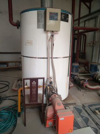 低价出售半吨燃气热水锅炉