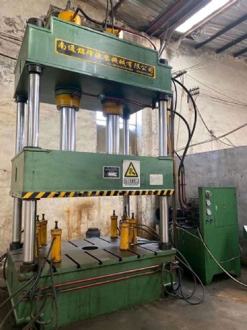 油压机一批在位出售