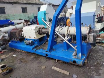 处置一台110千瓦双螺杆膨化机