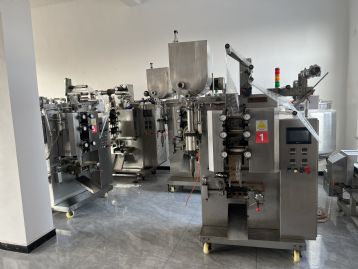 8成新的二手海泰酱料灌装机，可以灌装3边