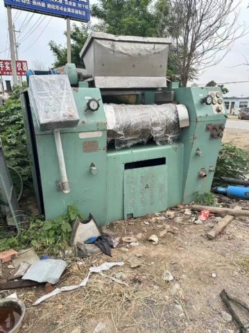 转让二手三棍研磨机 一台400型常州龙鑫