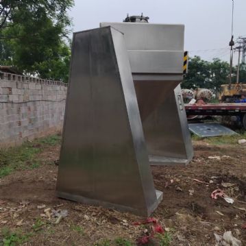 转让二手方锥混合机 一台容积2500L全