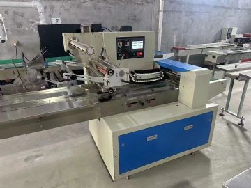 转让二手枕式包装机 一台600型上走膜皮