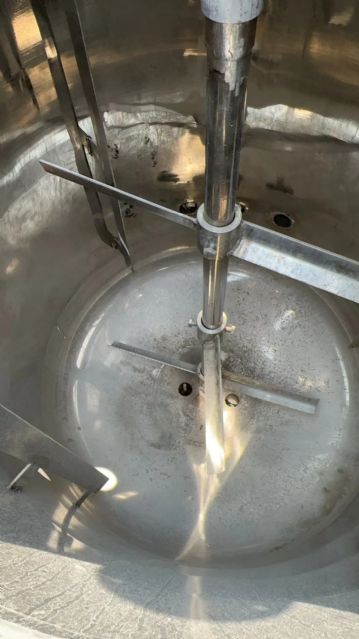 转让二手电加热搅拌罐 两台容积1000L