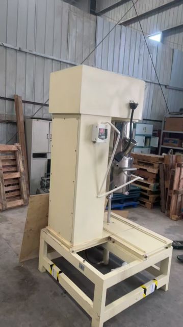 转让二手行星搅拌机 一台容积25L真空行