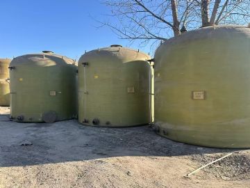 转让二手玻璃钢罐 六台容积50立方原装水