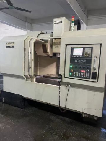 新到货同款两台和泰只重型870精雕机BT