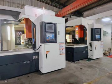 两台准新宝峰650精雕机，新代21MA-