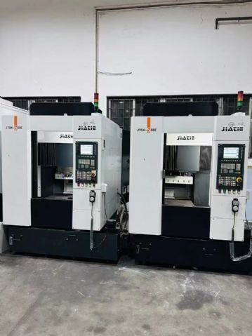 上新佳铁500C精雕机、西门子828D系