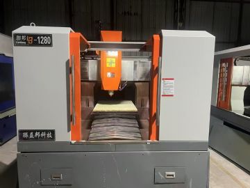 双胞胎联邦1280精雕机,新代系统和维宏