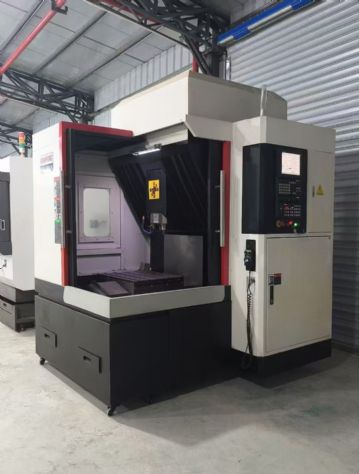 乔鸿650精雕机,宝元*6800系统