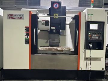 上新华群1160三线轨加工中心，发那科M
