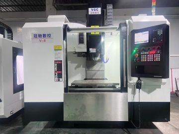 新到冠驰V8加工中心,三菱M80系统,B