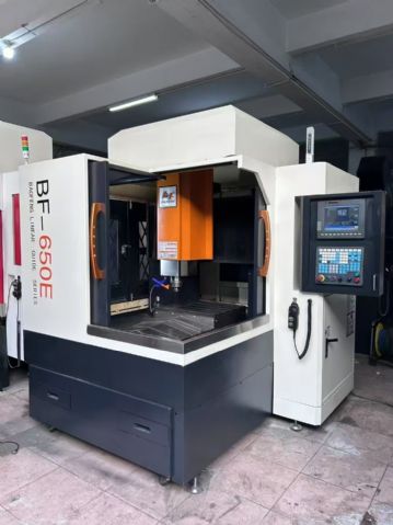 新到同款两台宝烽650精雕机，新代21M