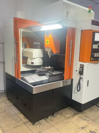 到货炬名650精雕机,创能款光机,立柱加