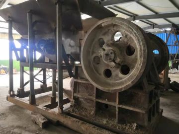 二手移动破碎机石料生产设备建筑垃圾破碎机