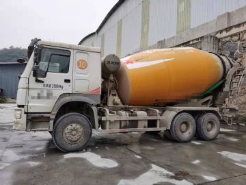 钦州出售几台2014年豪沃大12方搅拌车