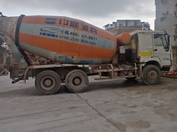 精品靓车2014年重汽豪沃大12方搅拌车