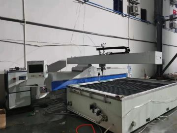 转让大地四轴1525水刀切割机，使用时间