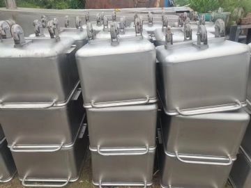 二手不锈钢双锥干燥机出售，长期供应各种规