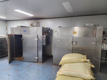 在位出售两台二门四车不锈钢烘箱