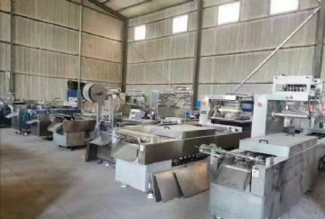 工厂搬迁处理，二手拉伸膜真空包装机，免费